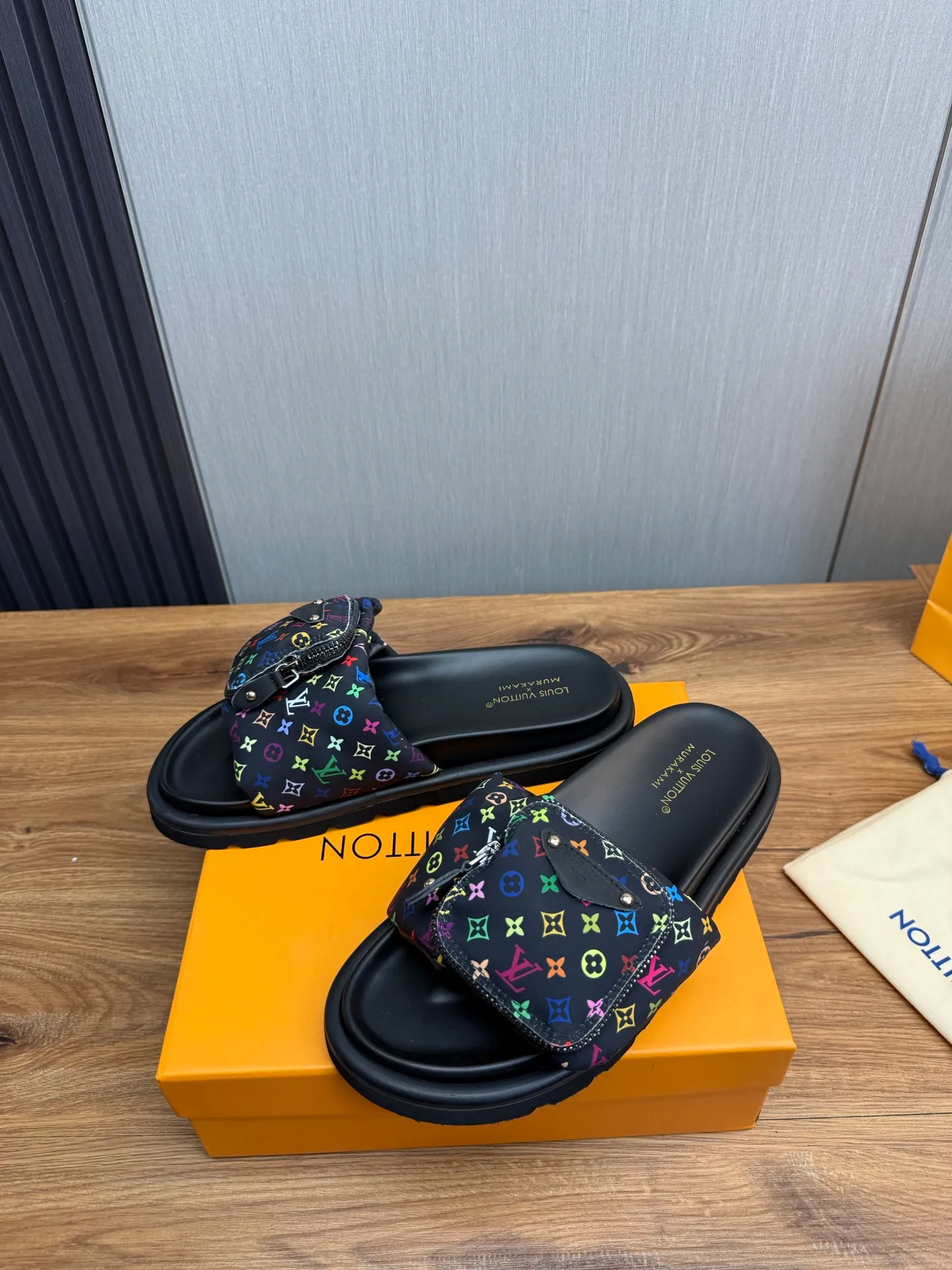 Men's shoes 💰360💰 Lv. hot selling men's slippers 🔥 🩴Official website one to one production 38-45 sizes 45 46 🉑️Customized!